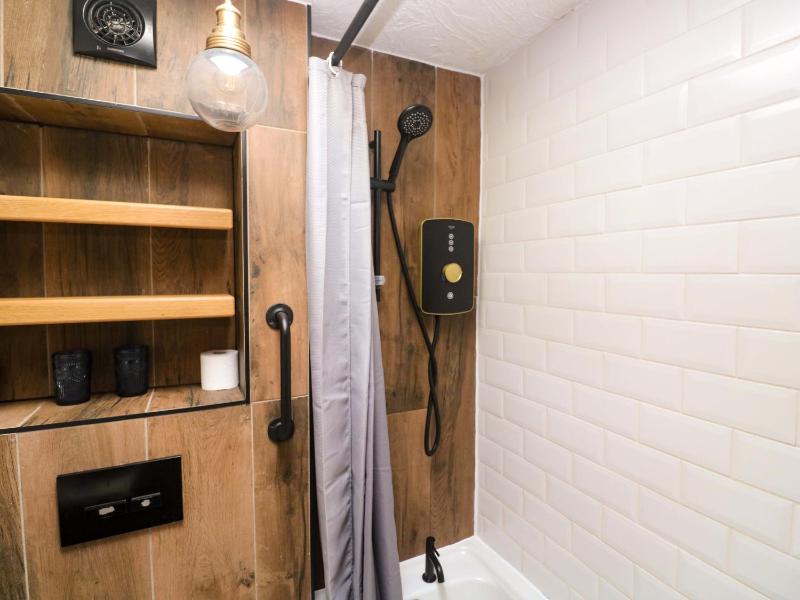May Cottage - image 8