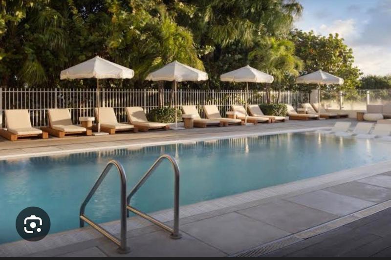 Large 3BR / pool / gym / Jacuzzi / Sauna / grill - image 1