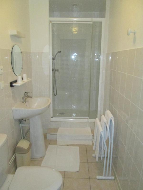 Single Room image 3