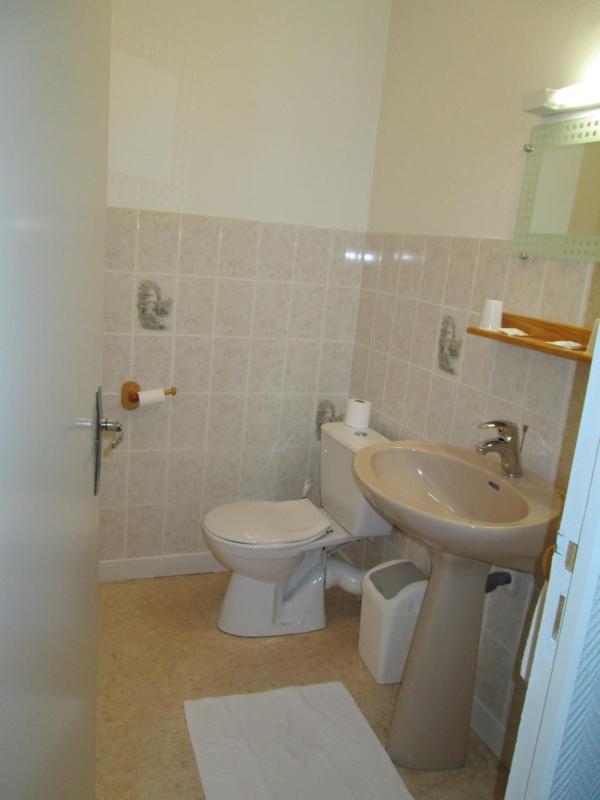 Twin Room image 3