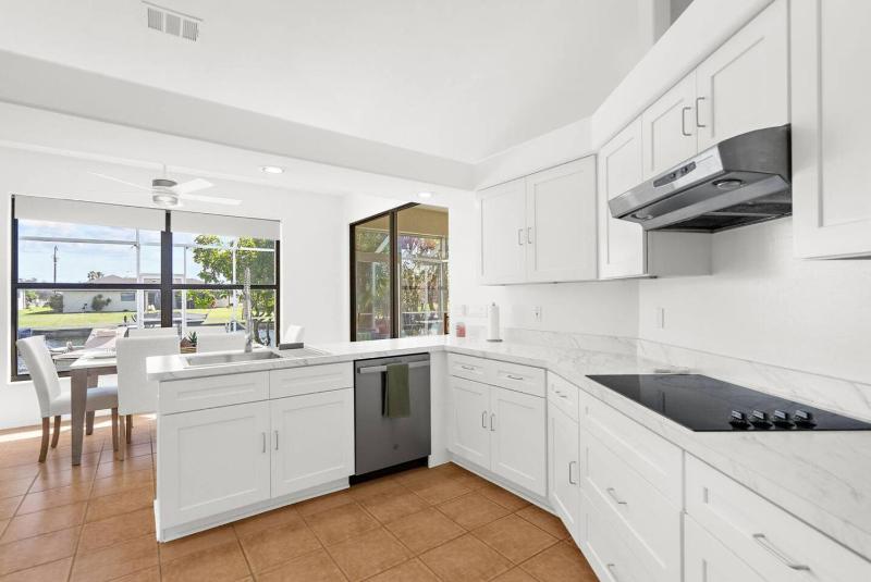Waterfront Cape Coral Pool Villa I Gulf Access I Kayaks - image 14