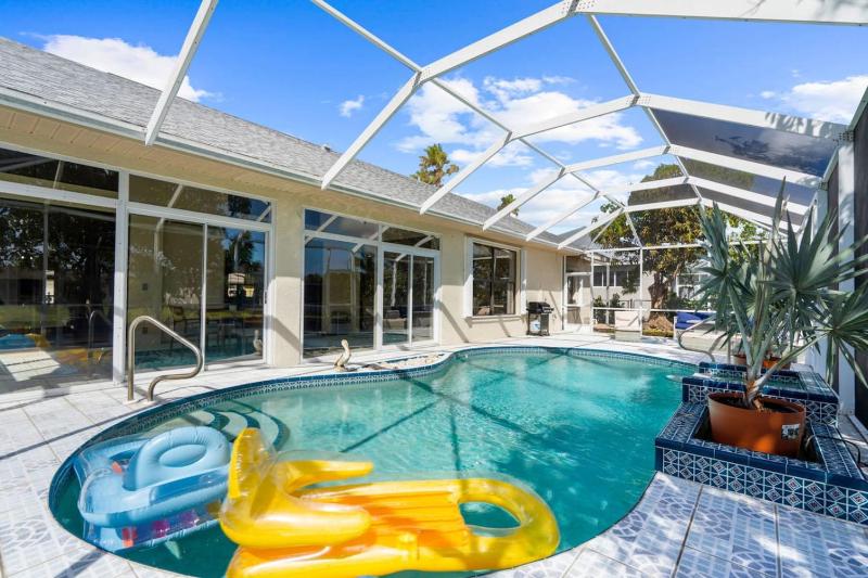 Waterfront Cape Coral Pool Villa I Gulf Access I Kayaks - image 36