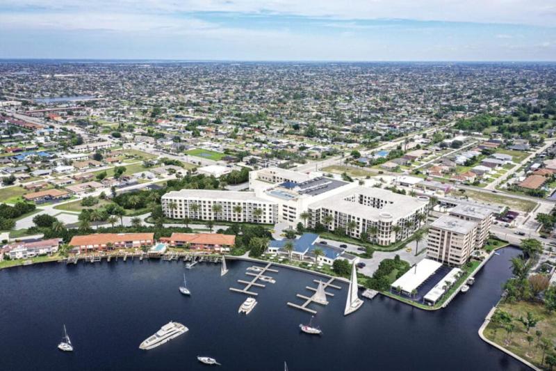 Waterfront Cape Coral Pool Villa I Gulf Access I Kayaks - image 2