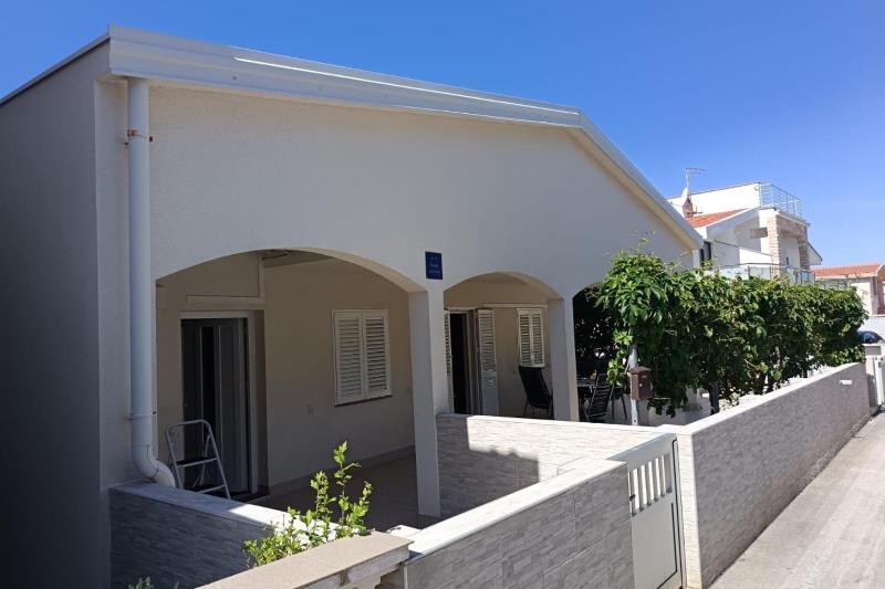 Family friendly seaside apartments Vir - 26984 - image 13
