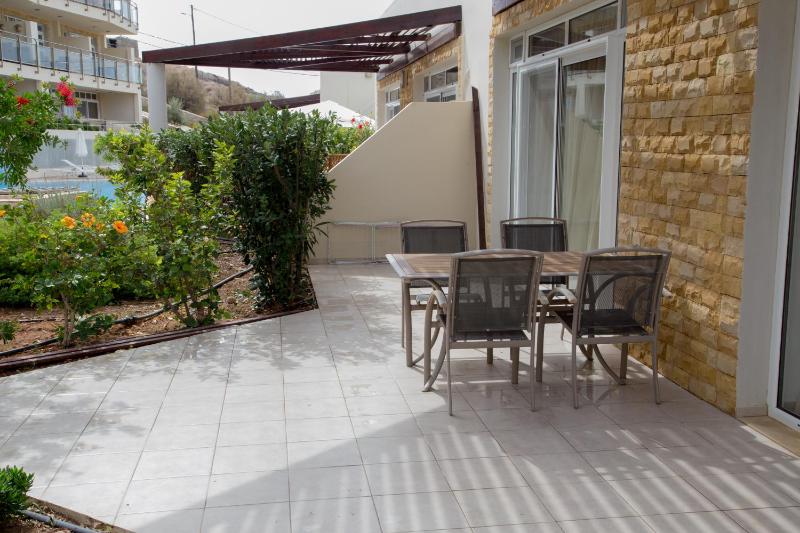 Bungalow with Pool View - Roof Terrace image 1