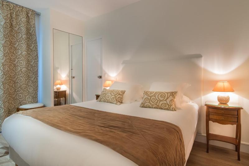 Superior Double Room image 3