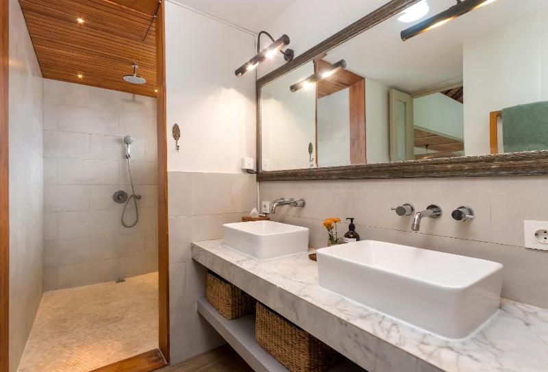 Villa Santhira 3BR Pool Villa Near Eat Street - image 26