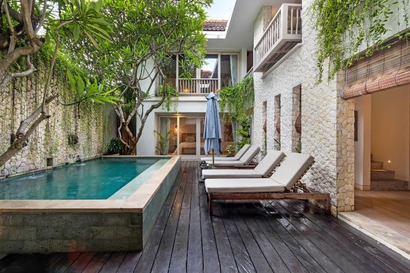 Villa Santhira 3BR Pool Villa Near Eat Street - image 11