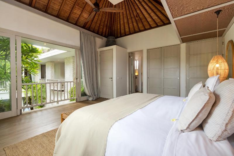 Villa Santhira 3BR Pool Villa Near Eat Street - image 18
