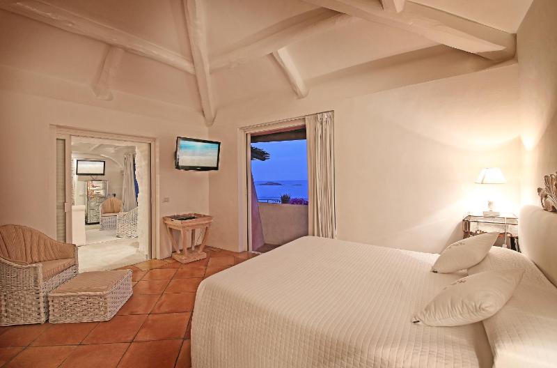 Superior Suite with Sea View image 4