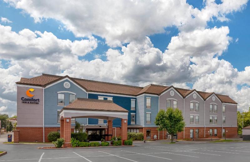 Comfort Inn & Suites Saint Louis Lafayette Square - image 15