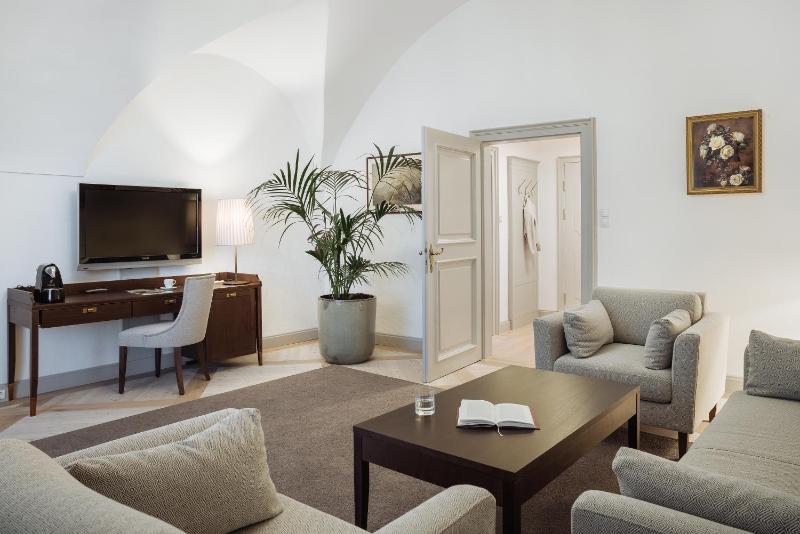 Traditional Suite image 3