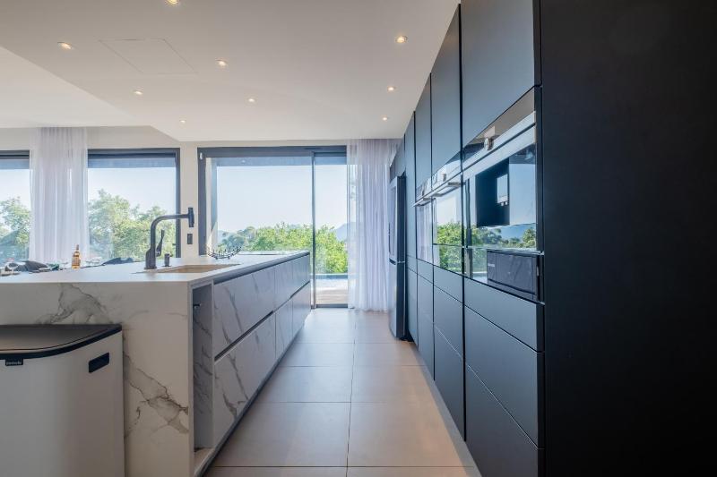 Architect-Designed House Heated Pool and Sea View - image 21