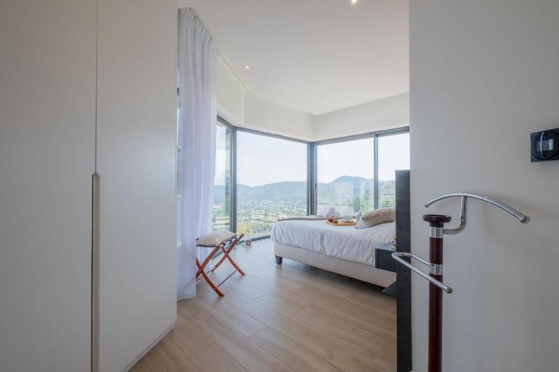 Architect-Designed House Heated Pool and Sea View - image 19