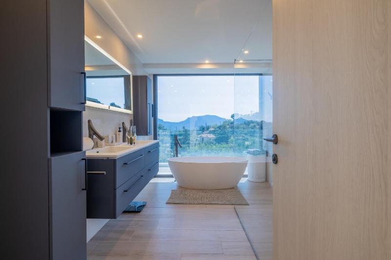 Architect-Designed House Heated Pool and Sea View - image 28