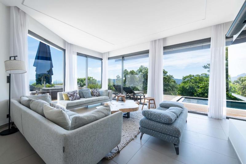 Architect-Designed House Heated Pool and Sea View - image 22