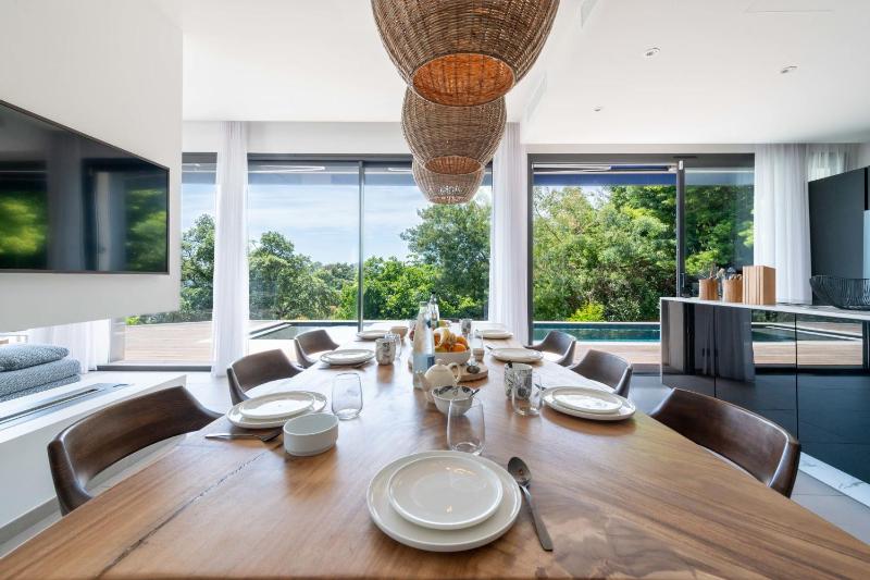 Architect-Designed House Heated Pool and Sea View - image 17