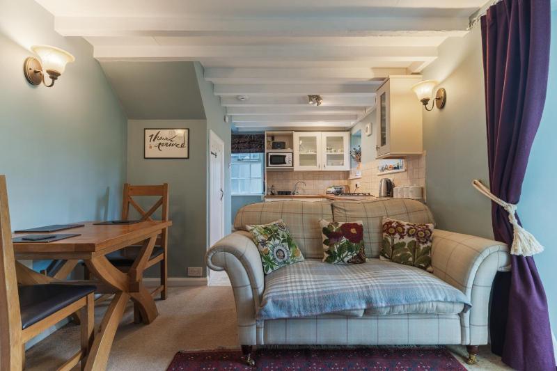 Clover Cottage - Ambleside Town Centre with Parking - image 8