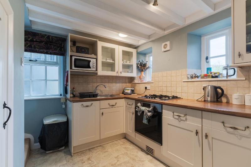 Clover Cottage - Ambleside Town Centre with Parking - image 13