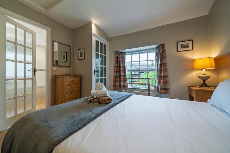 Clover Cottage - Ambleside Town Centre with Parking - image 14