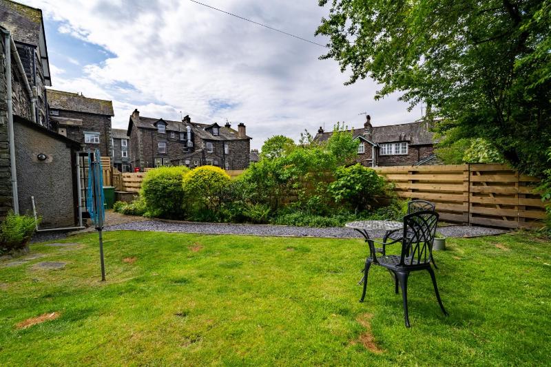 Clover Cottage - Ambleside Town Centre with Parking - image 7