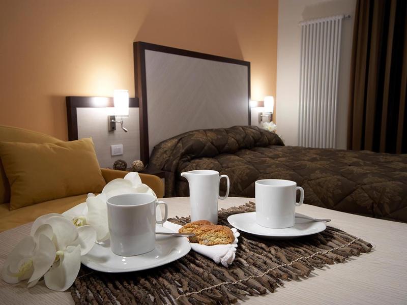 Deluxe Double Room image 4