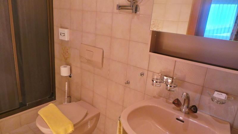 Superior Double Room with Balcony image 2