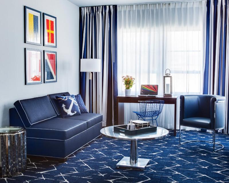 Junior Suite with Pool View image 1