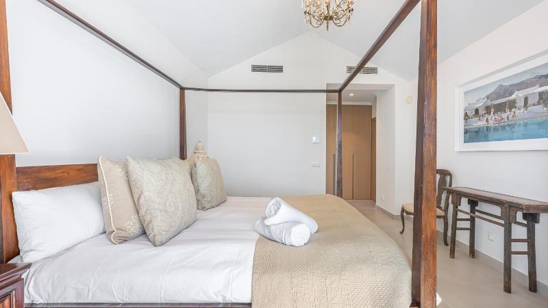 VACATION MARBELLA I Villa White Orchid Palatial Villa Private Heated Pool Prime Golf Valley Location Minutes from Puerto Banus Luxury Interiors Outdoor Fire Pit Lounge - image 39