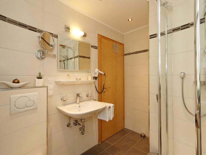 One-Bedroom Apartment image 3