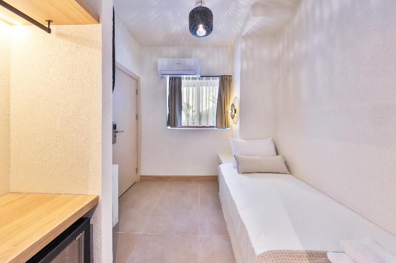 yazz inn - image 8