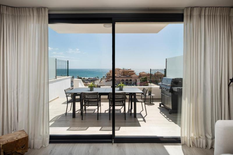 OAK Luxury Skyline by Alfresco Stays - image 15