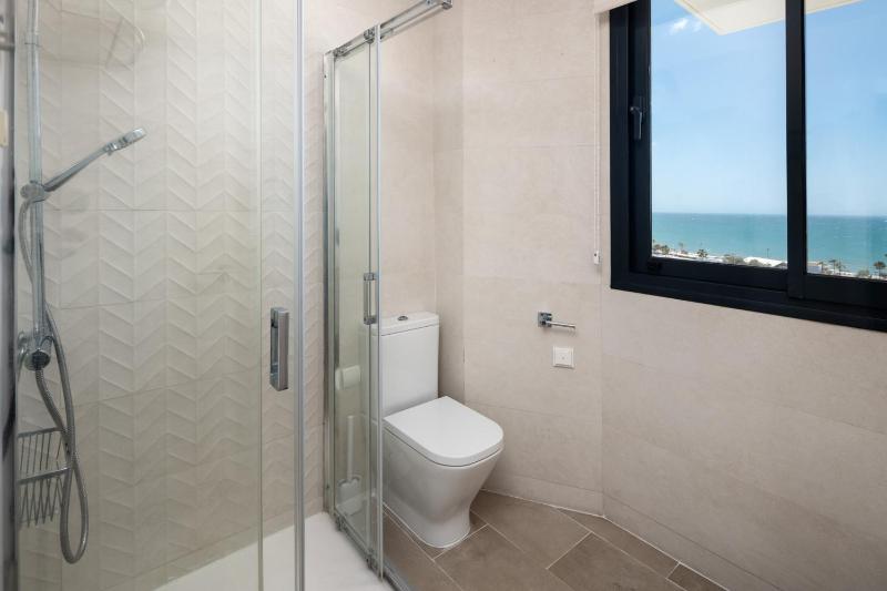OAK Luxury Skyline by Alfresco Stays - image 27