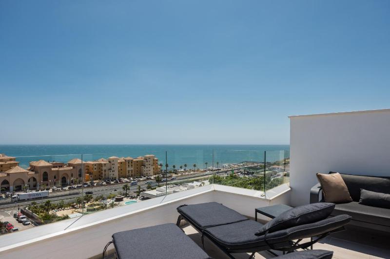 OAK Luxury Skyline by Alfresco Stays - image 34