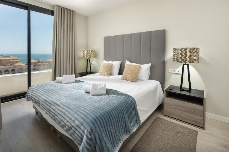 OAK Luxury Skyline by Alfresco Stays - image 25