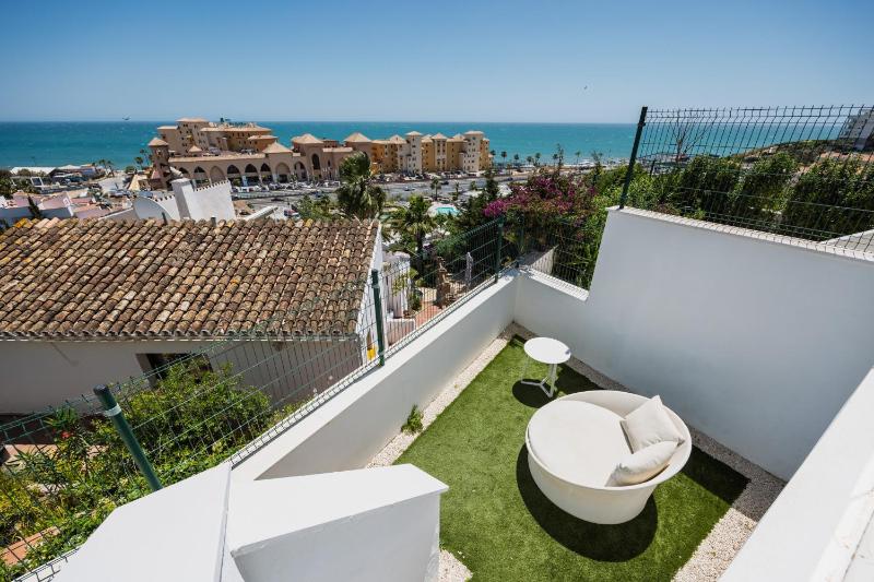 OAK Luxury Skyline by Alfresco Stays - image 44
