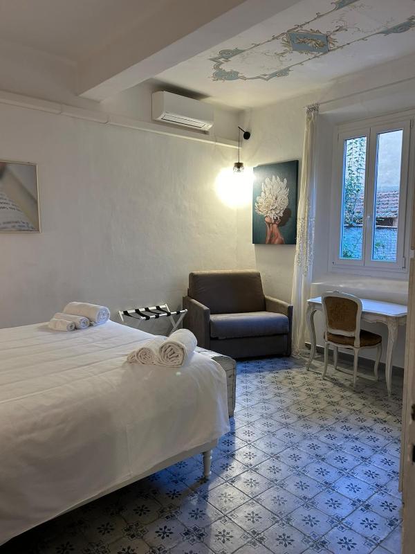 Oasis in the Center with Garden by Synergy Up to 5 guests - image 8