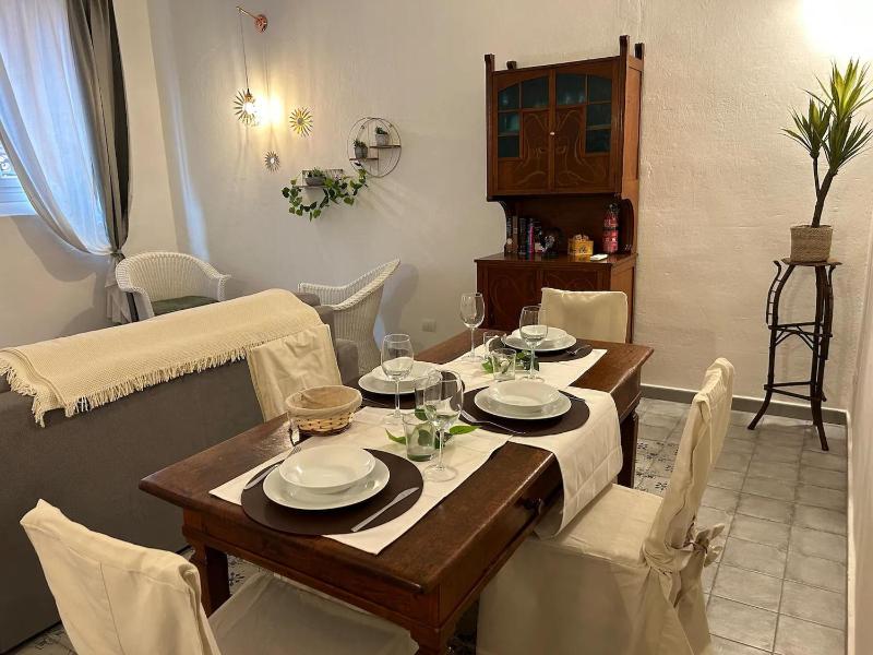Oasis in the Center with Garden by Synergy Up to 5 guests - image 12