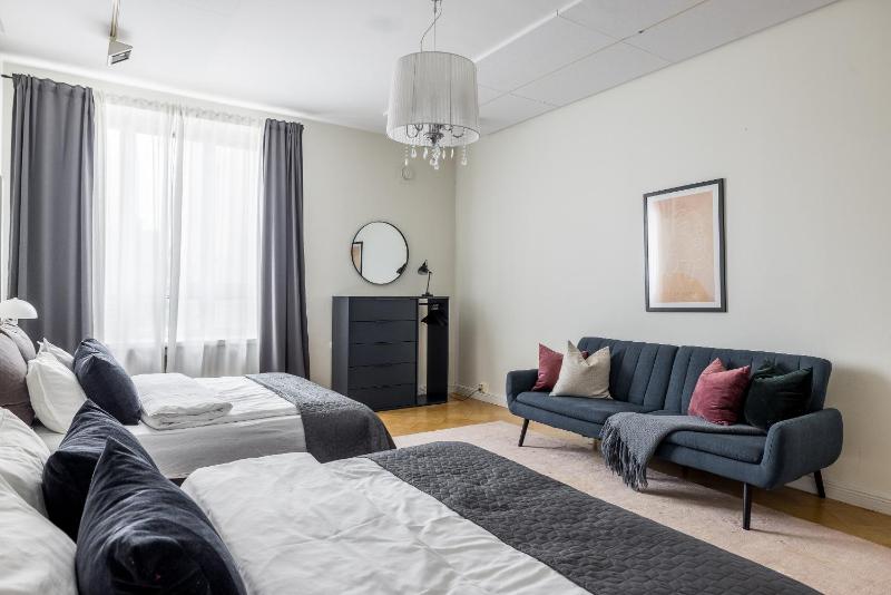 Historic Elegant Apartment - image 9