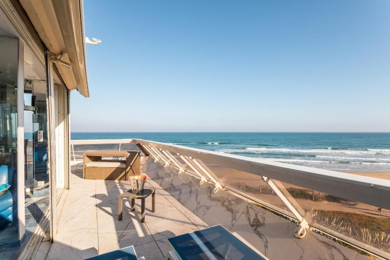 Elixir Heliopolis Seafront Apartment with Large Panoramic Terrace - image 4