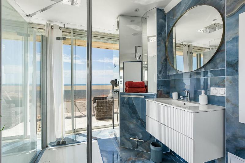 Elixir Heliopolis Seafront Apartment with Large Panoramic Terrace - image 13