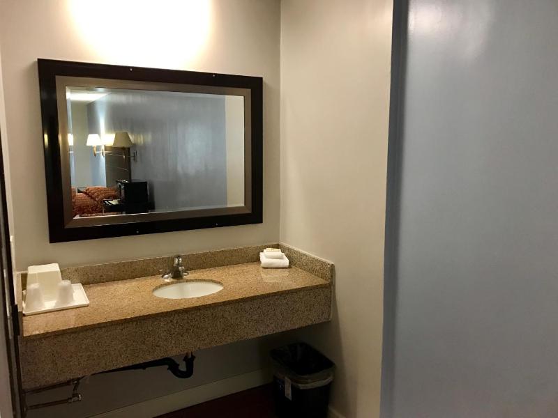 King Suite with Spa Bath image 4