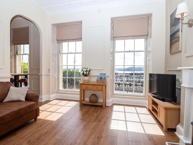 Flat 2 The Moorings - image 4