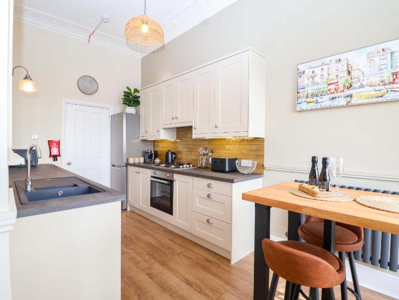 Flat 2 The Moorings - image 8