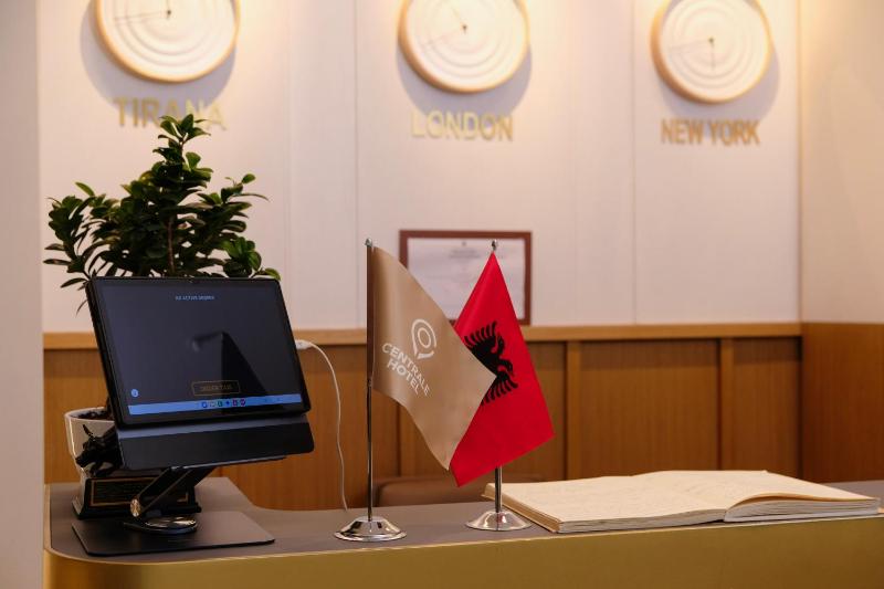 Centrale Hotel Tirana - image 7