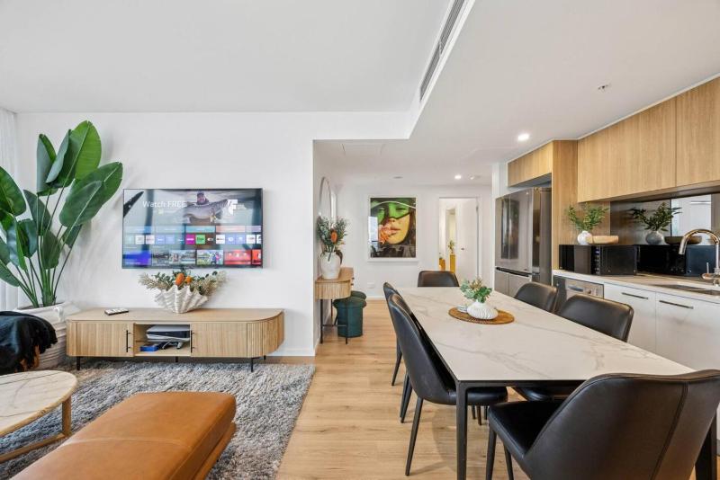 West Franklin Luxury 3BR Apartment - Pool & Gym & Parking - image 9