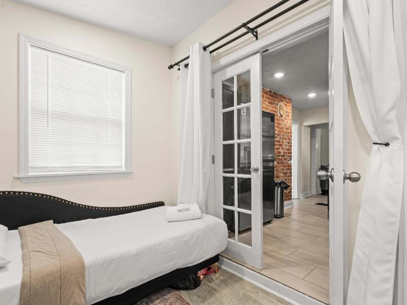 Premium 6BR Bourbon Trail home for large groups - image 13