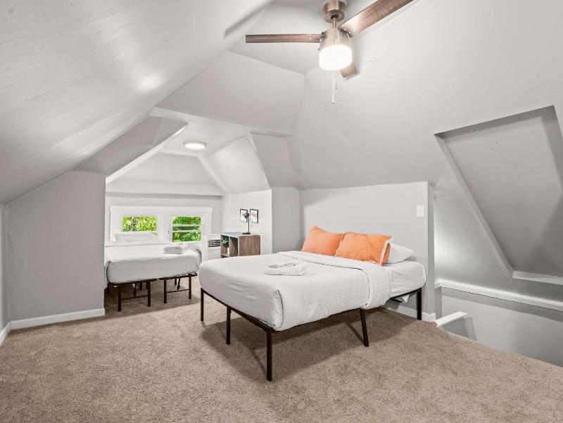 Premium 6BR Bourbon Trail home for large groups - image 42