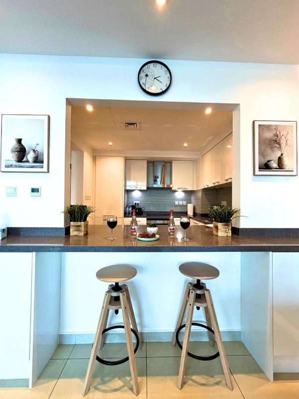 Spacious 2BR Marina Apt - Prime Location 502 - image 14