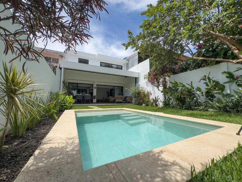 Modern 5BR Villa in Escalon with Private Pool Big Garden and 10 beds! - image 1